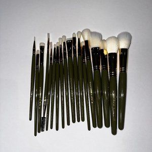 Katie Jane Hughes 18 piece Brush Set